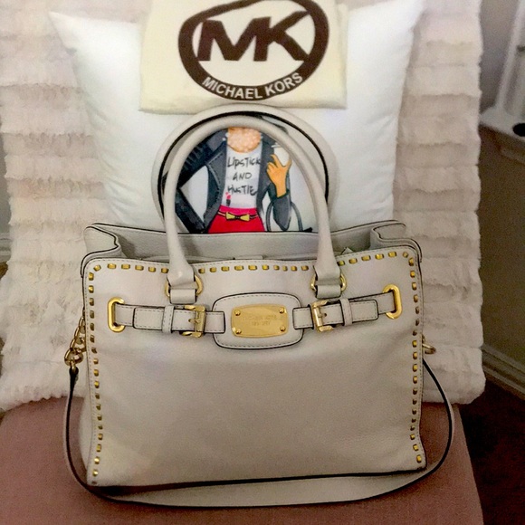 Michael Kors Hamilton purse with gold whip stitch. ⭐️⭐️polish stud logo⭐️⭐️ - Picture 2 of 8